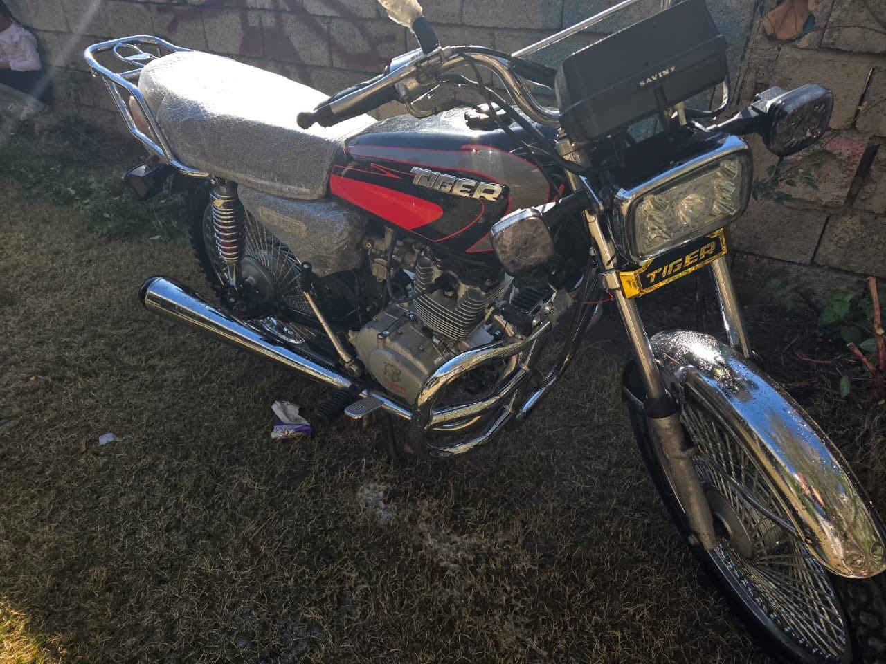 السلام عليكم.
دارجه للبيع نوع تايگر. 4گير
موديل 21.
محرك ماشاءالله كشرها نضيف
السعر 400الف وبي مجال قليل للشراي
المكان صلاح الدين الضلوعيه. 
*********** واتساب.
