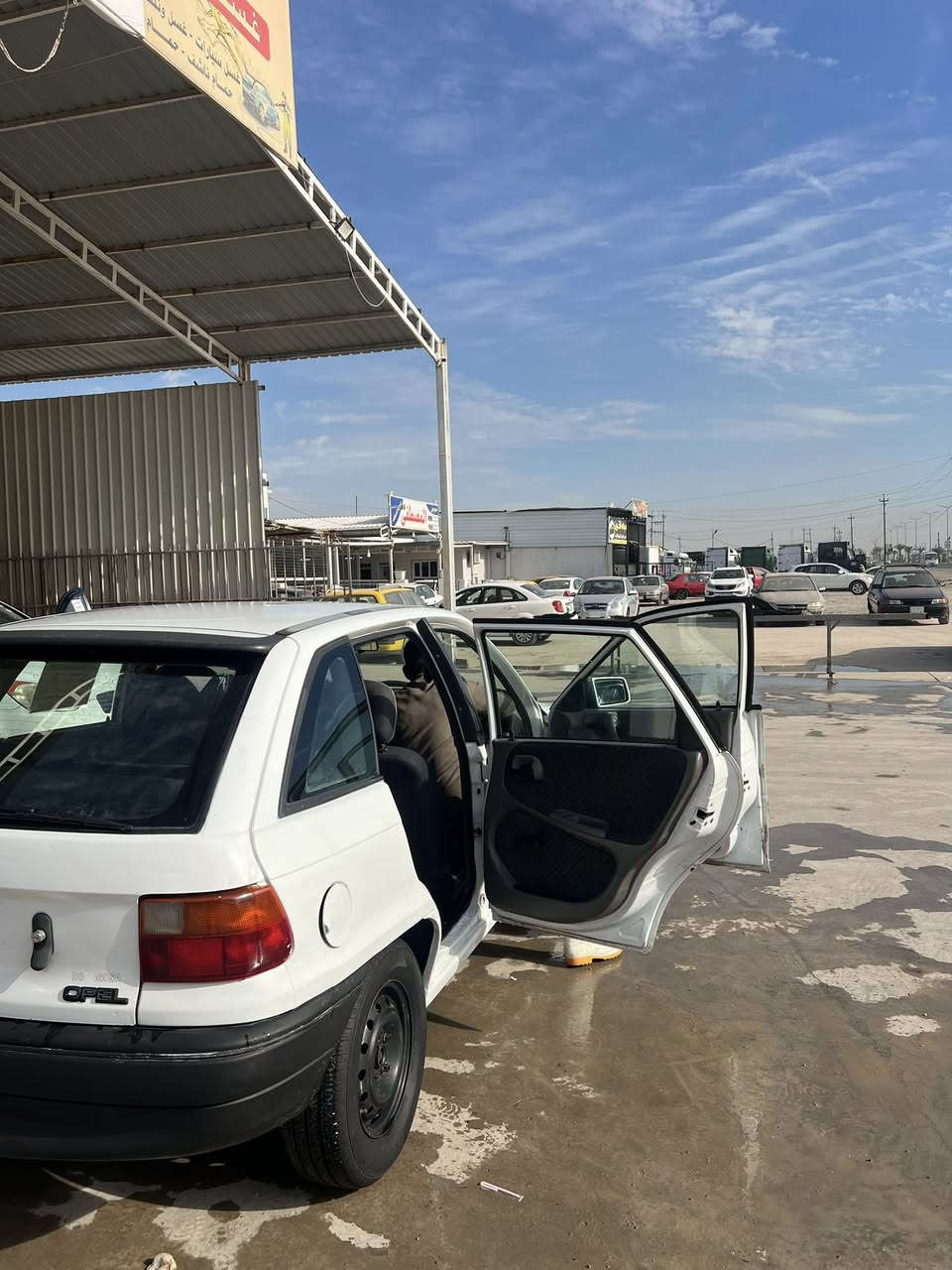 استرا للبيع موديل 1993 رقم مسطره جديد سنويه جديده هزه جديد  كير عادي ومحرك شرط صبغ بس دواير ودوسات سياره لوك متصرف عليها ربع كهربائيات كلها شغاله تايرات جديده  
سياره موجوده بالموصل

السعر 48 وبيها مجال بسيط 
***********
