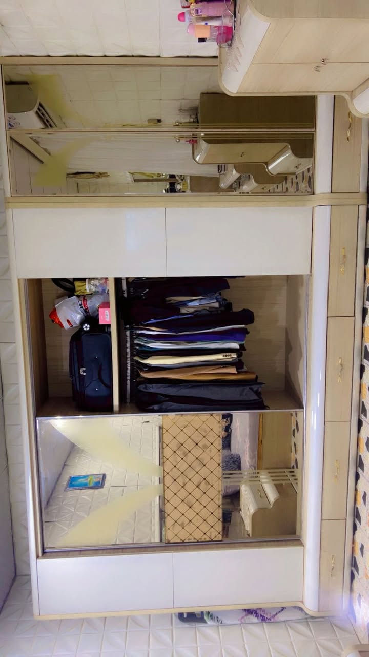 السلام عليكم غرفه تركيه فخمه ١٣ قطعه للبيع السعر مليون ونص وبيها مجال مكان حصيبه الشرقيه هاتف ***********
