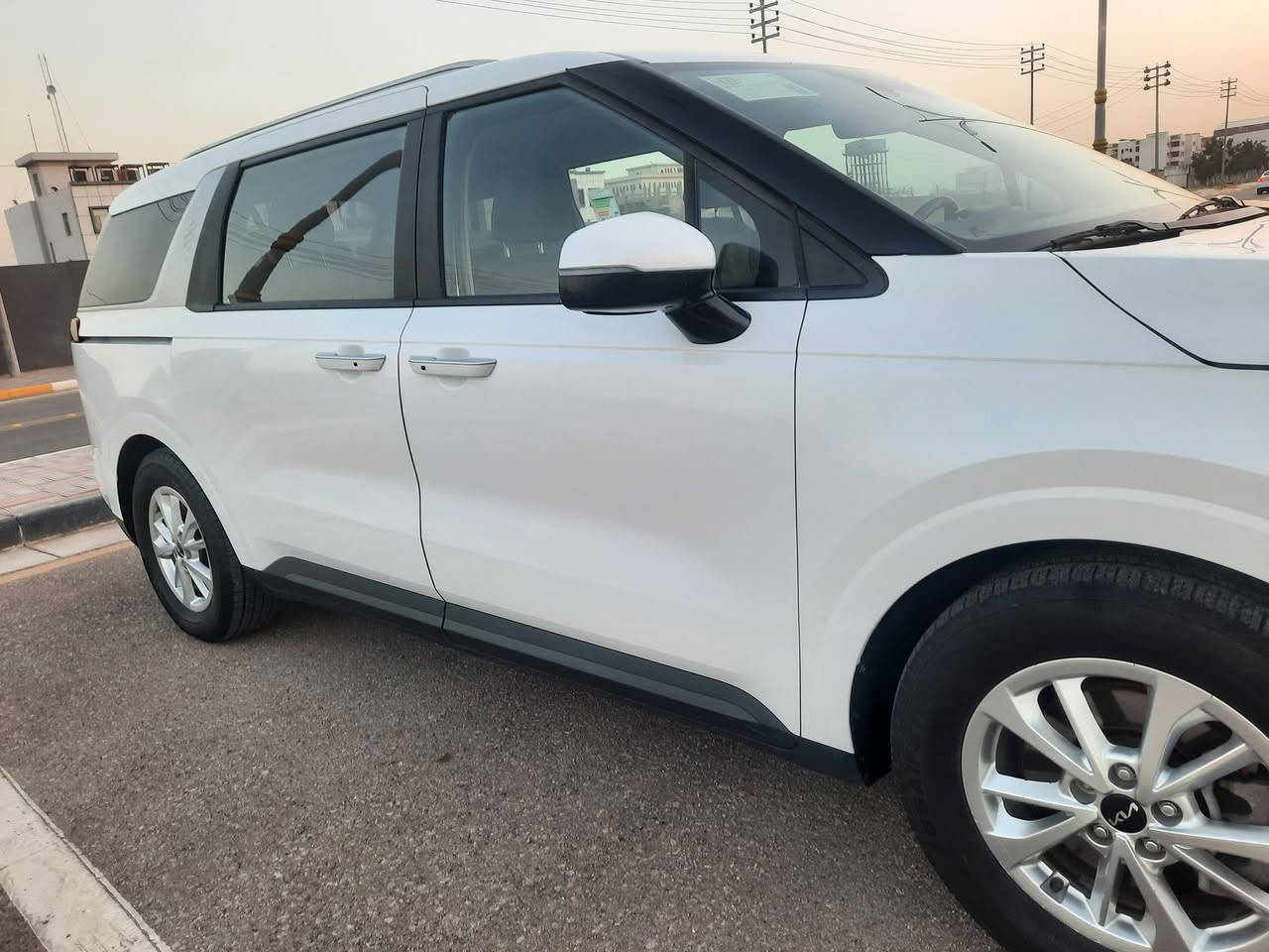 سلام عليكم الاستفسار *********** السعر 225 كيه كرنفال موديل 2022 وارد امريكي حادث نص جملغ امامي نفسه ليبل واحد ولباقي صور الحادث بلمنشور مكفول كفاله عامه السياره جديده جداا. محرك 6سلندر بانزين كير محرك حداديه تبريد مكفولات تخم تأير جديد السياره بررغي مامفتوح بيه موصفات شاشه كامره امامي خلفي بيبان كهرباء اشاره بلمرايه رادارات حساسات خلفيه اماميه تحكم جهتين. بصمه هندربريك بصمه تبريد مركزي بعد بيه موصفات السياره شخط مابيه مكفوله من شخط وبارد رقم اربيل نكليزي سنويه وهزه جديده اسعر 225
