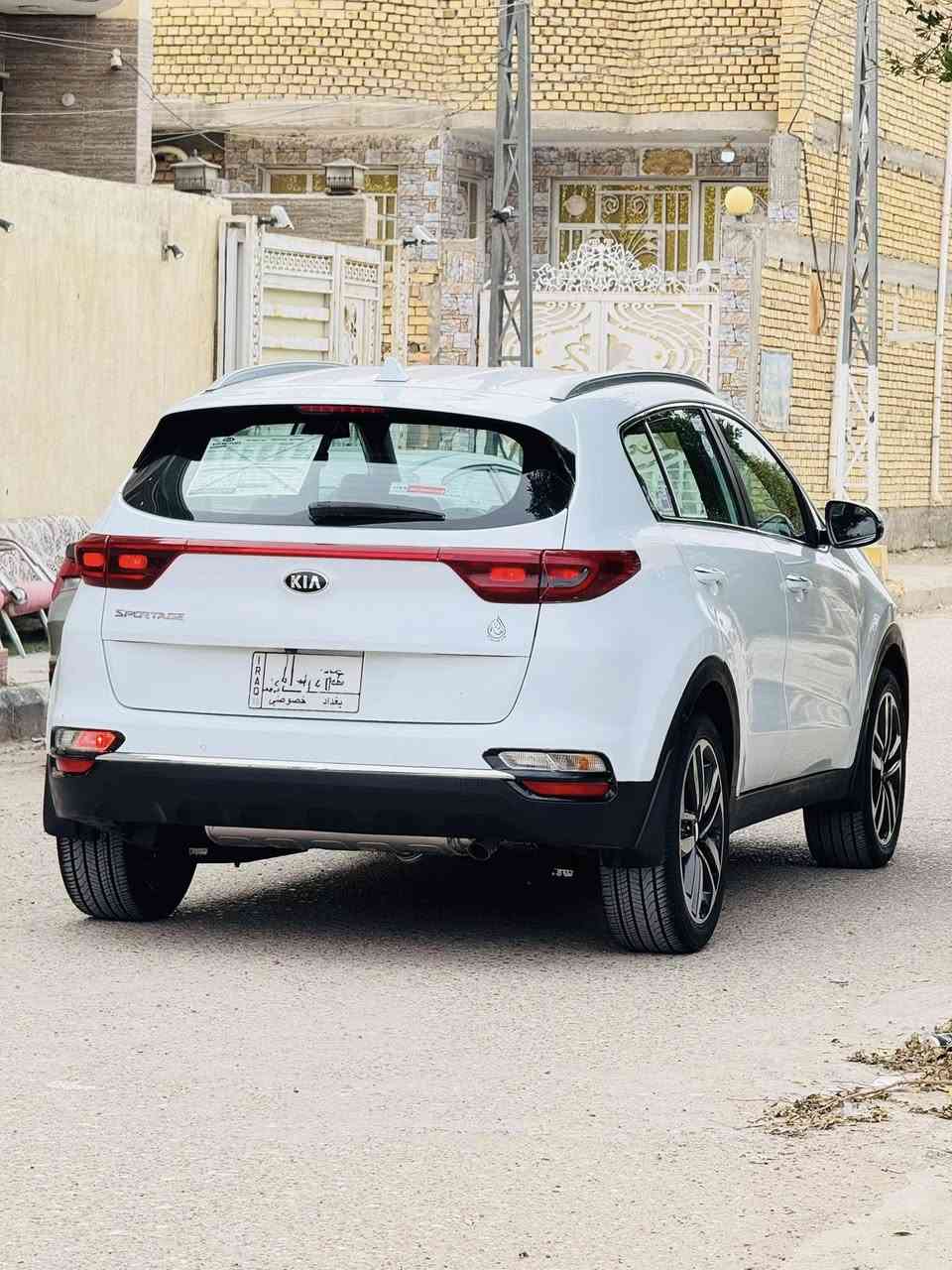 سلام عليكم ورحمة الله كيا سبورتج وراد خليجي موديل 2020 رقم بغداد بسمي تحويل ثاني يوم سياره كلش جديده وجاهزه سياره مكفوله عده رشه بصيطه بل جاملغ الباقي كفاله مواصفات السياره 
1 محرك. 2000 دوش 
2 شاشه كبيره + كامره دواره 
3 مري شفط + شاره 
4 حساس خلفي 
5 حساس امامي 
6 داخل عسلي 
7 كشن جلد 
8 ويل كب حجم 19 
9 لد نهاري امامي 
العنوان الناصريه المركز  موبايل *********** السعر 188 وبيها مجال
