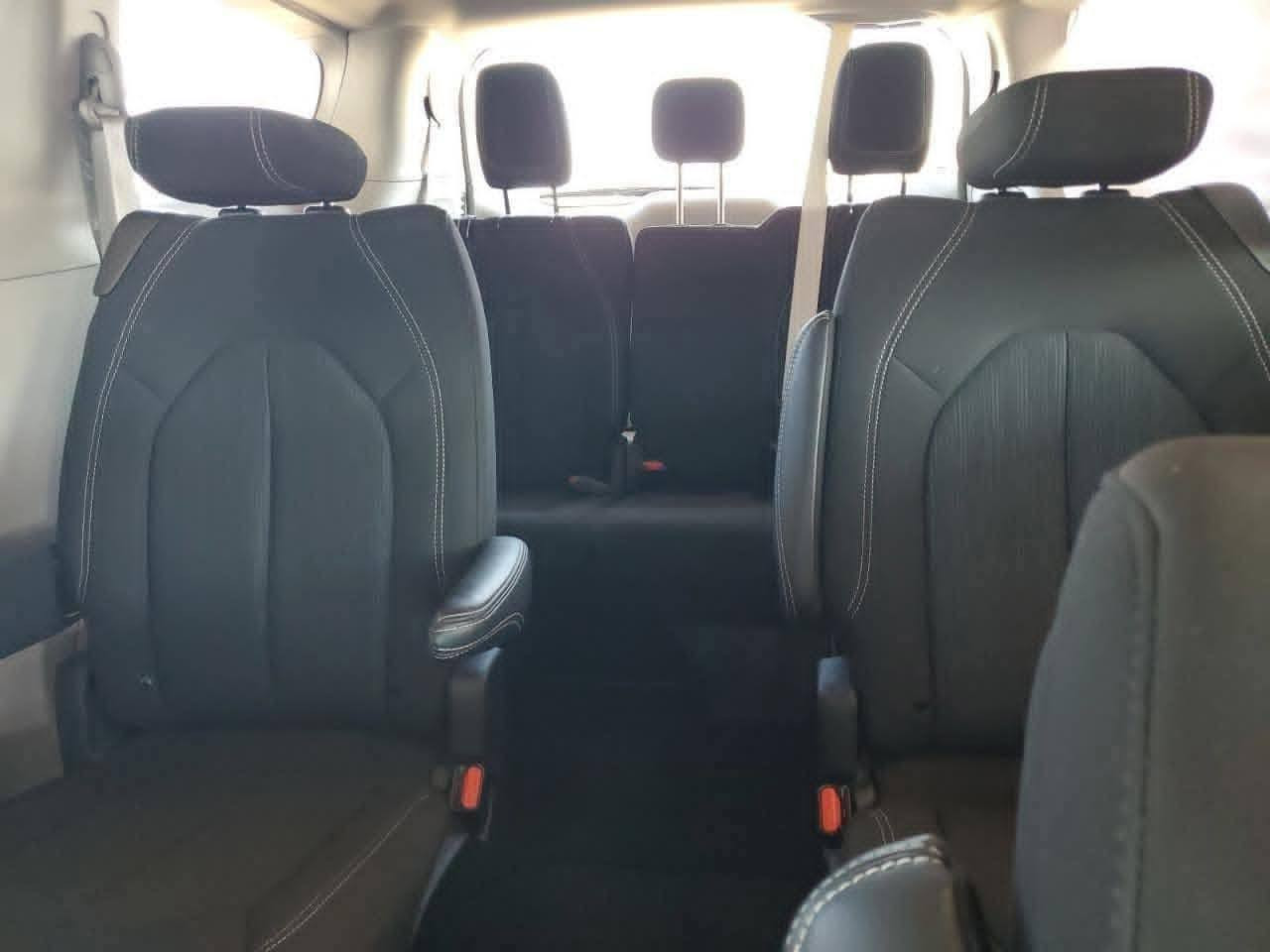 السلام عليكم بيع أو مراوس كرايسر  24 ماشيه حاليآ11 الف ميل حره بدون رقم محرك 3600 صور حادثه بل منشور تبديل جاملغ وصبغ باب سائق ٦ اسلندر ٧ راكب مكان السياره الديوانية السعر 212 ورقه وللاستفسار الاتصال ***********
