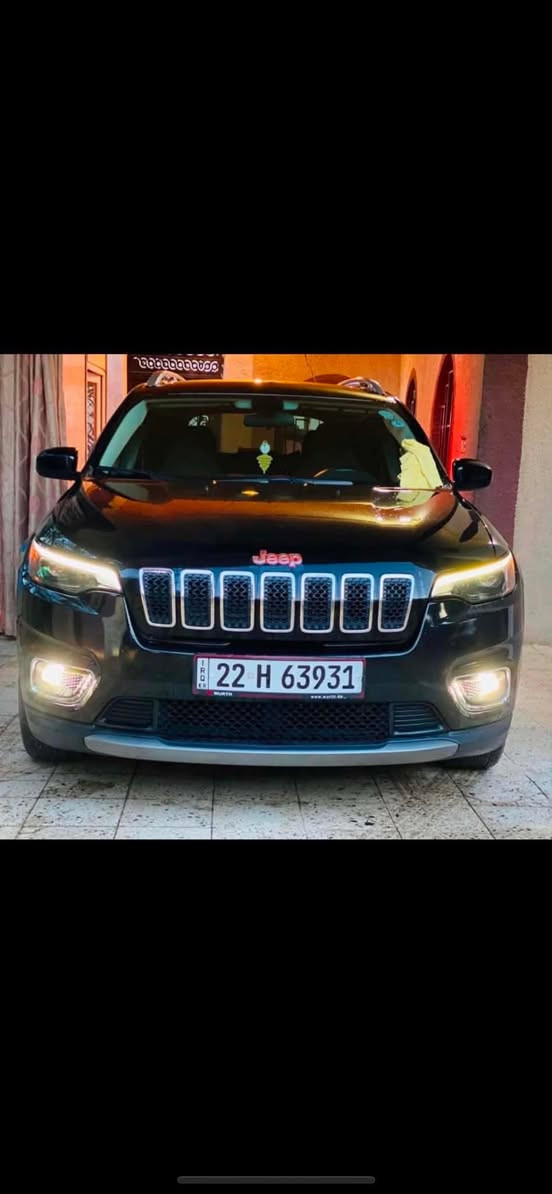 السلام عليكم جيب بزون لاتيود 6 سلندر سياره جديده جدا ماشيه 102 حادثهه فقط جاملغ امامي بدون ايرباك بدون دواخل حادث بسيط جدا سياره جديده وجاهزه مكفوله من كلشي السعر 127 وبيهه مجال العنوان بغداد الزعفرانية ***********
