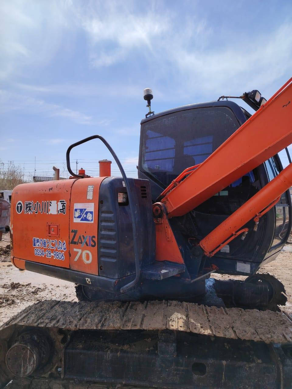 السلام عليكم
حفاره حجم 70 هيتاشي مامرقمه بعده تبريد شغال مكينه مضخة ابلادي مامفتوح
بغداد ***********
