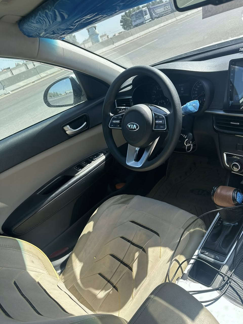 سلام عليكم أوبتيما 2020 سياره مكفوله فقط بارد كد اشبر بل جاملغ محرك 2400 بيع مستعجل السعر 200 
مكان سماوه *********** غير متواجد على خاص
