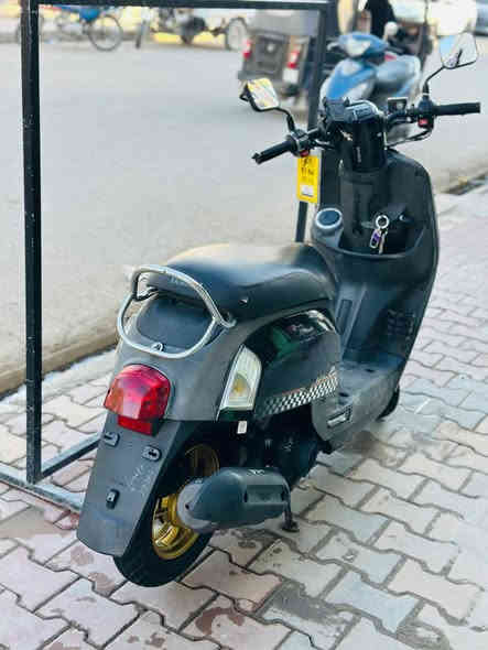 السلام عليكم 
بوليسي للبيع مديل 2009 مكفوله كفاله عامه من كلشي
شراي خاص هاتف ***********
