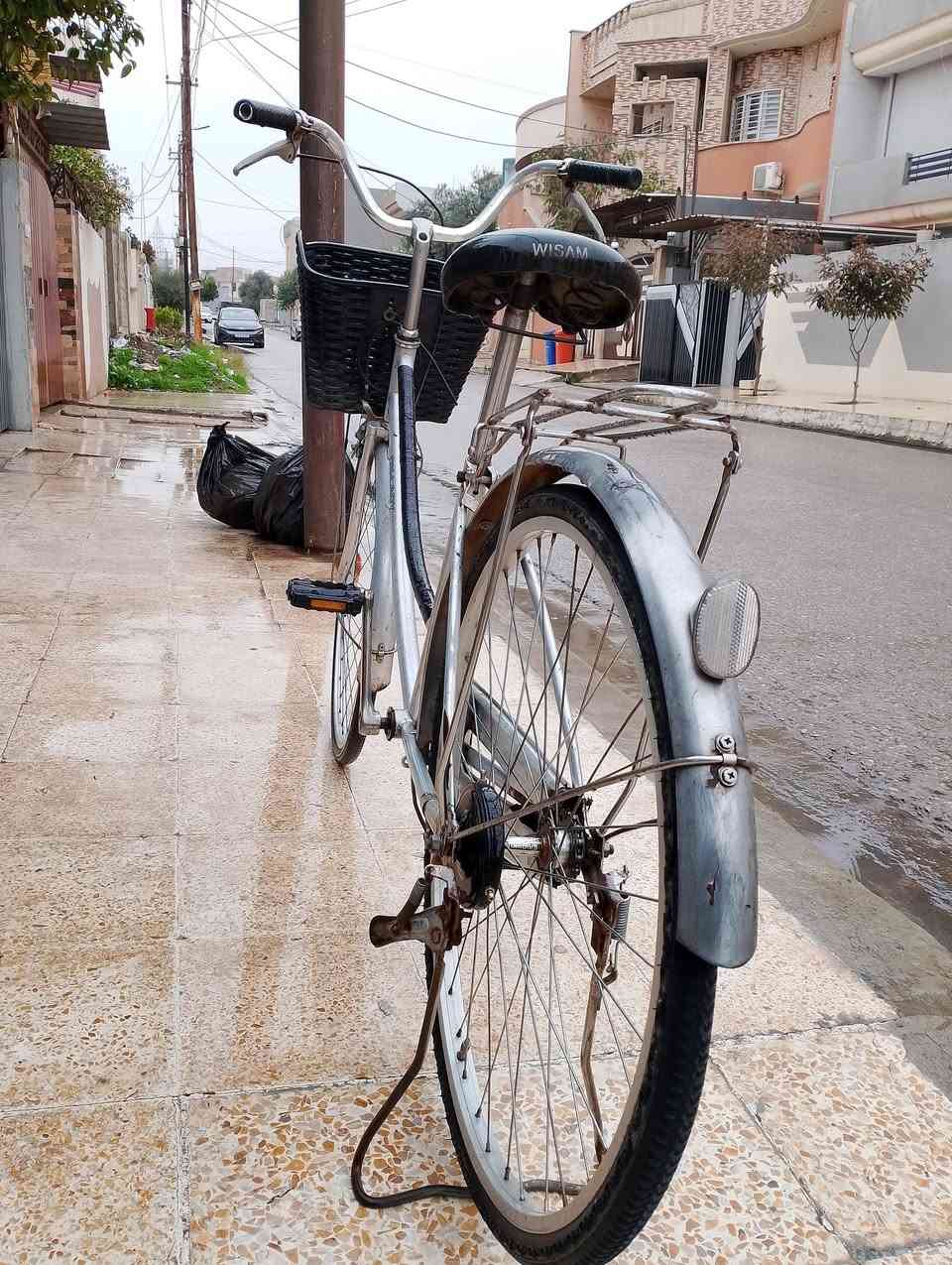 السلام عليكم
بايسكل عبدالحليم حجم 26
نظيف فقط الويل الخلفي يحتاج تعديل
السعر (50) وبي مجال 
للاستفسار***********
