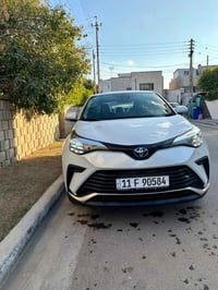 تويوتا CHR 2024  رقم بغداد باسمي زيرو ماشية 700 كيلو فول مواصفات 1/1 م...