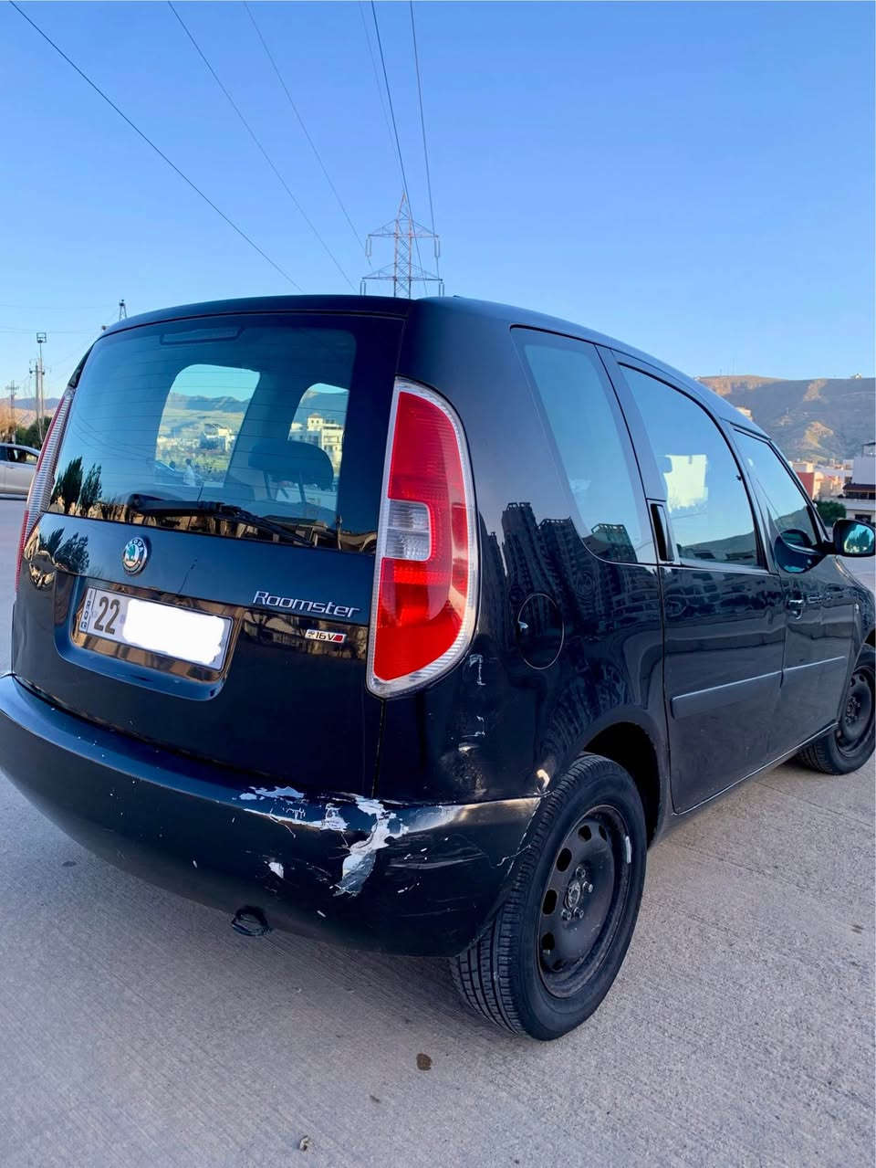 السلام عليكم
 
***********
سكودا رومستر 
موديل 2013 
محرك 1600 اقتصادية جدا كل اسبوع يكفيك ب 10 بانزين مكفول 

تبريد ثلج و تدفئة 

كير 3 وضعيات مكفول 

صدر امامي و خلفي جديد 

تايرات نظيفة 90%

شاشة و كاميرة خلفية و سستم صوت بلادي 

و لا گلوب سيرفس مشتغل بيها نظيفة جدا 

رقم اربيل انكليزي جديد تحويل مباشرة ثاني يوم 

السيارة تاخذها ما تصرف عليها ربع شرط ما تفتح البنيد بس من تريد تبدل دهن المحرك او الكير من يجي وقته غيرها ماكو ابد 

السيارة ما بيها ضربه بيها طخه بسيطة ما تنذكر و مسويها فقط غيرها كلشي ماكو 

السعر 75 و مجال

رقم و واتساب موجود 
*********** بغداد, العراق
