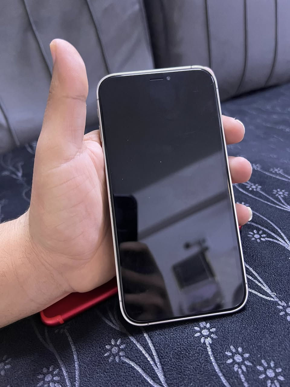 مساء الخير
ايفون 7بلس احمر شرق اوسط A/A نضيف جداً مبدل بطاريه فقط 
ذاكرة 128 بطارية 100 مكفول شبكة اتصال وانترنت وبصمة وكامره  وهزرازات ومايكات كلة مكفول 
100وبي مجال 

ايفون xr محدث 15 برو 
شرق اوسط 
بي رساله بصمة وجة والبطارية 
اللون التيتانيوم 
شبكة اتصال مايكات كلة مكفول  
رايده 200وبي مجال 

كلشي موجود بلسوك بس كلشي ونضافته 
بغداد نفق الشرطة 
***********
