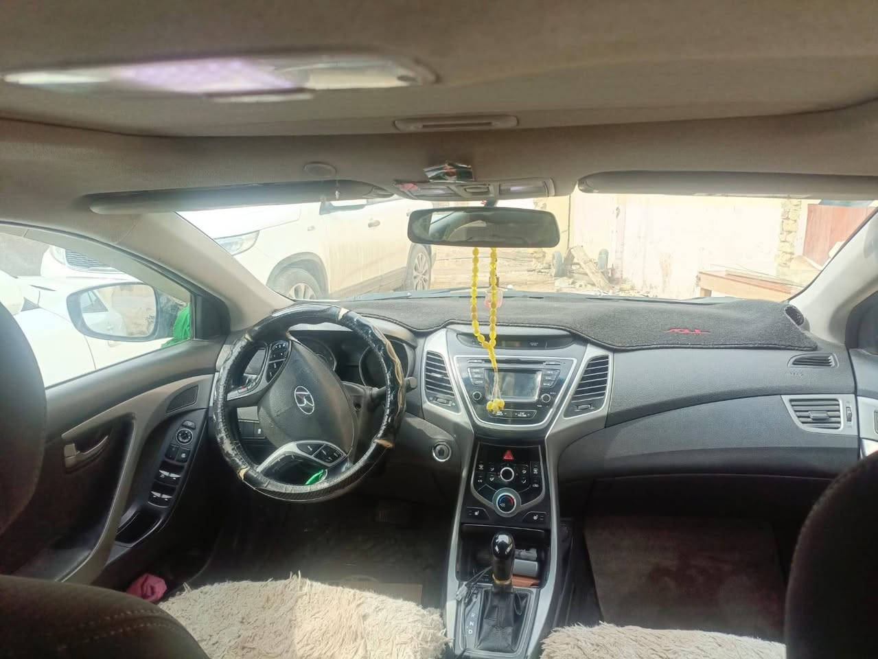 النترا
مديل 2016
محرك 200 دوش
ضربته امريكيه جاملغ خلفي اوباب  اوبالعراق جاملغ امامي جهة سائق والباقي ليبل واحد
فول مواصفات 1/1 
بصمه 
تحكم ستيرين 
اشاير مري 
بانوراما 
تدفئة وتبريد كشن  
شاشه 
كامره
حداديه وصدر جديده 
تكم تايرات سياره جاهزه لل اخير 
مكان سياره بابل القاسم 
السعر 113وقابل للتفاوض 
*********** اتصال +واتس فقط
مع تحياتي للجميع 🤍
