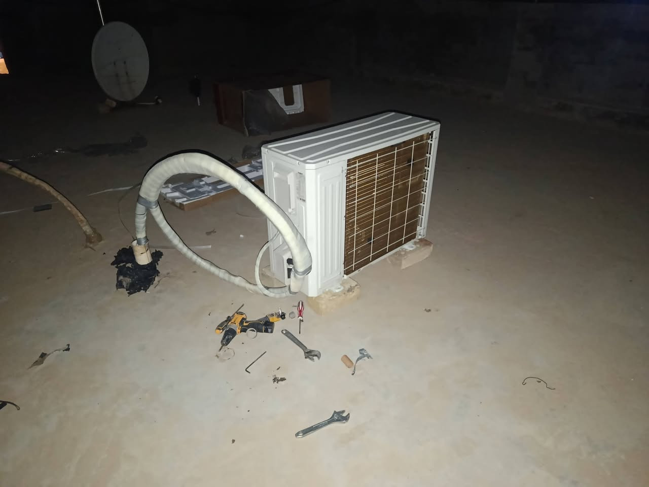 تم تنصيب سبلت توسوت 2طن غاز 410
حسين الكهربائي ⚡👷🏿 
***********
