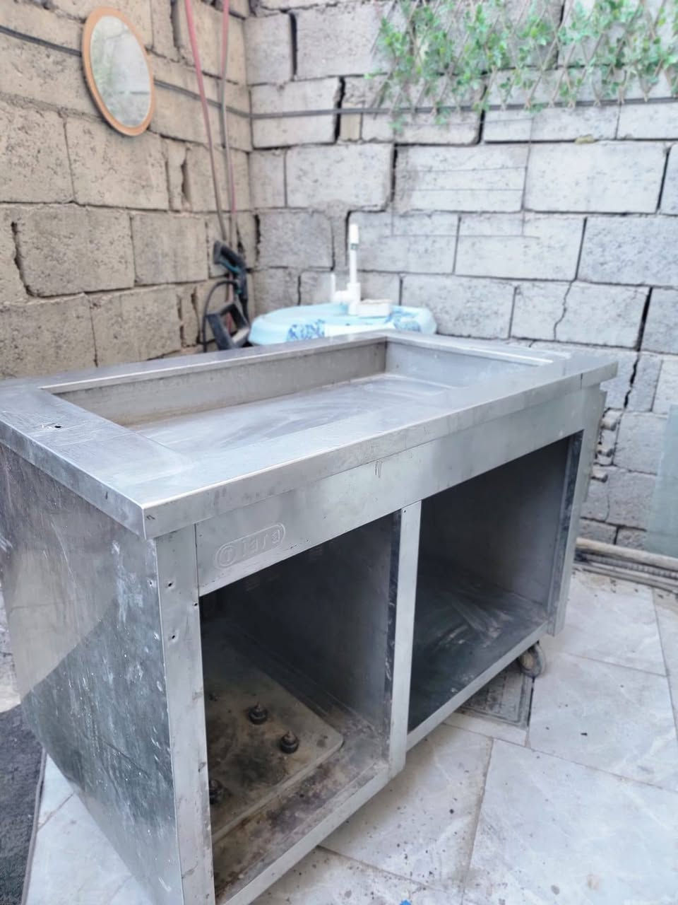 ميز سنستيل اصلي ثقيل
وبي تايرات كلش نظيف السعر 170 بي مجال 
***********
