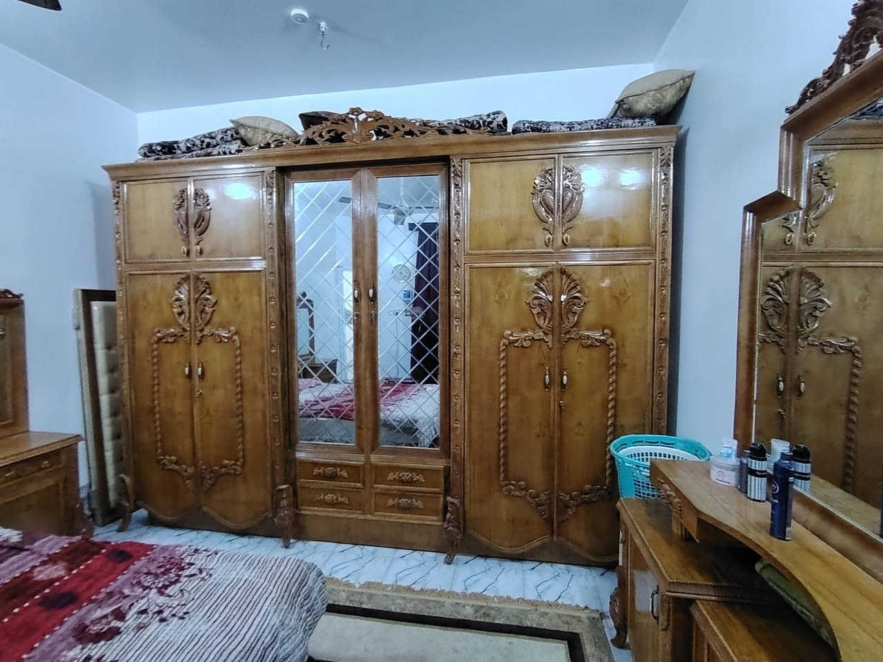 غرفة نوم البيع نضيفة كلش اخت الجديده ***********
