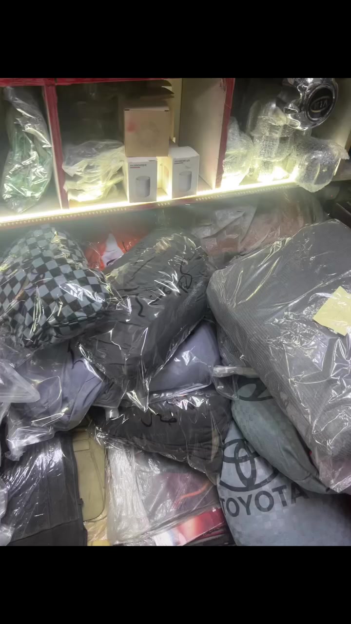 عالم الخامات والقماشات والتلبيسات فقط عند علي طيارة 
جميع أنواع الأقمشة والتلبيسات وجميع الأشكال وجميع السيارات وبالاسعار النارية .. للحجز مراسلة الصفحة او الاتصال على الرقم ***********
