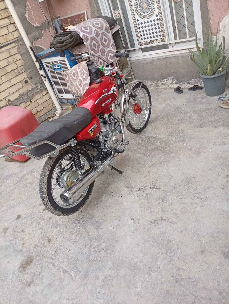 سلام عليكم للبيع ايراني مكينة سي جي نامة موديل 25 دراجة شلعة ومعدل مكفولة عام 
سعر ٧٠٠ وبيها مجال بسيط مكان شعب ***********
