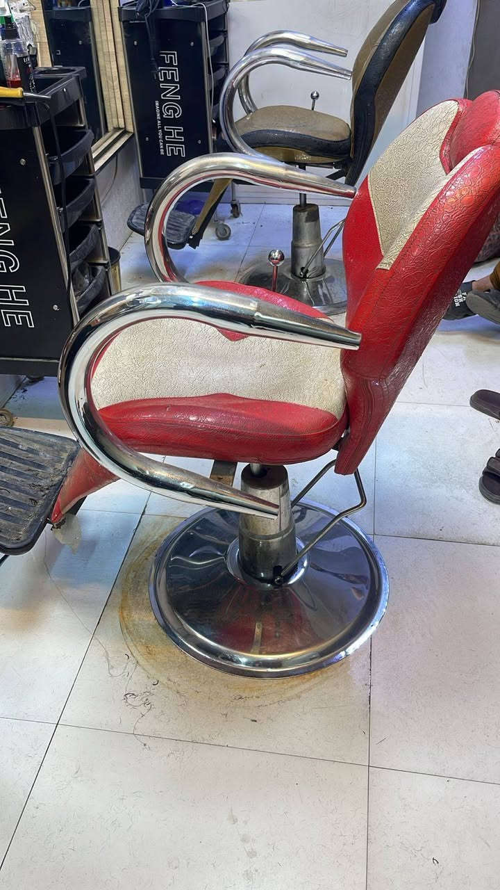 كراسي عدد ٣
مرايه عدد ٣
ميز عدد ٢
للبيع مكاني ناصريه السعر خاص


**إذا كنت صاحب هذا الإعلان وتريد حذفه لأي سبب، رجاءا أرسل رسالة إلى الدعم الفني**