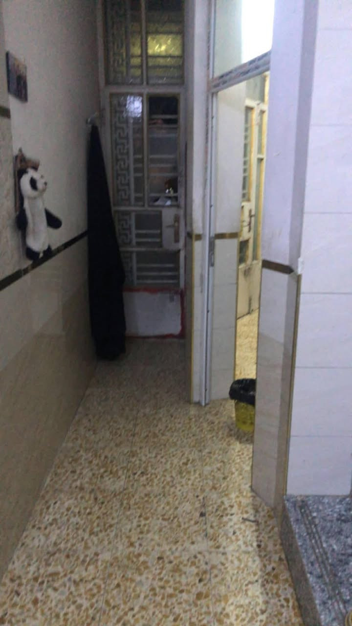 سلام عليكم بيت للبيع ٥٠ متر بحي الجوادين الواجه ٥ ونزال ١٠ ٣ طوابق شبابيك المنيوم الرقم ***********
