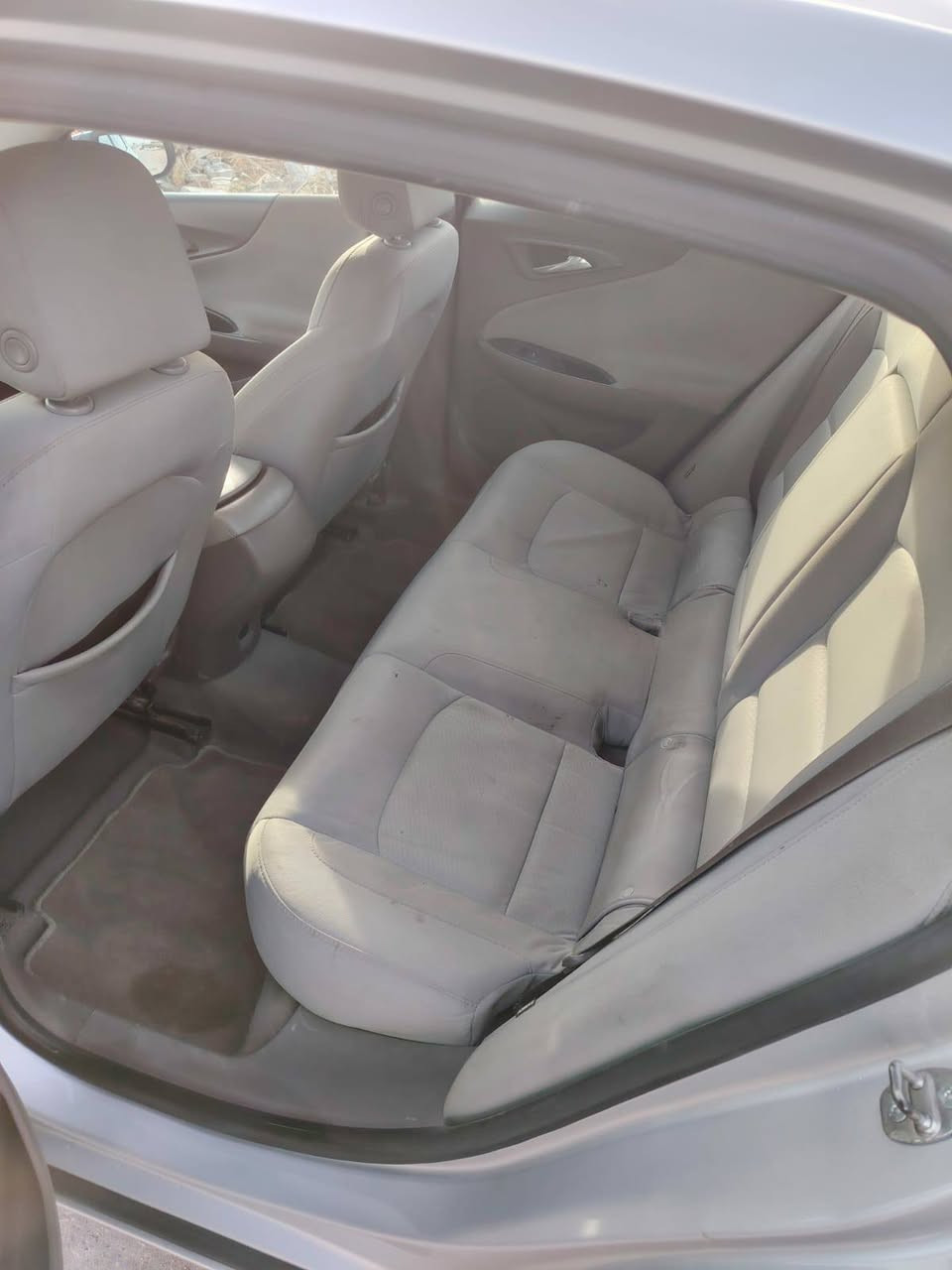 السلام عليكم ماليبو ٢٠١٨
موصفات عاديه
حادثها مثل ما وضح ب صوره فقط وصبغتها احزام لجماليه 
مكينه كير جدد سنويه ما منتهيه 
السعر ٨٠ وبيه مجال 
مكاني نجف 
***********
