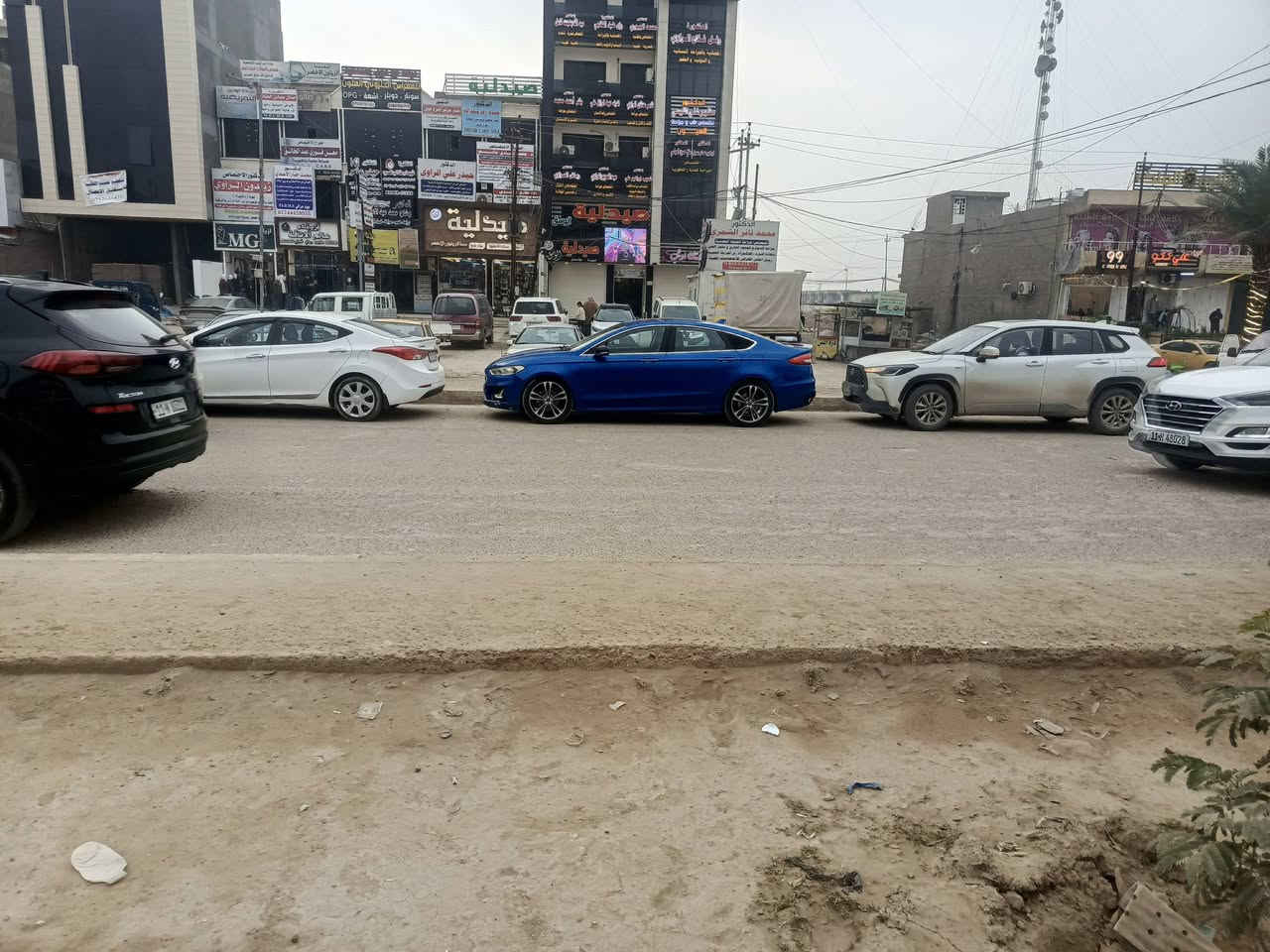 السلام عليكم فورد فيوجن 2019 فول مواصفات تيتانيوم 
....تدفئة تبريد كشنات
 ..كشن ميموري خزن .. 
كشنات امامية كهرباء
... كشنات جلد .  
انارة محيطية
 فتحة سقف.
...تبريد قطعتين
رمز سري بالباب ...
بصمة تشغيل وابواب
محرك 2000 تيربو
شوتة رياضية لون مميز بحري...باختصار السيارة فول مواصفات...
حادث السيارة موضح بالصور  بدون دواخل صبغ جاملغيت وبنيد
رقم بغداد الاتصال على الرقم ***********
السيارة بيها ملاحظات بسيطة....بس وقت ما عندي ارتب 
مكان السيارة بغداد اليرموك قرب ساحة قحطان
السعر 122 بيع او مراوس باقل
