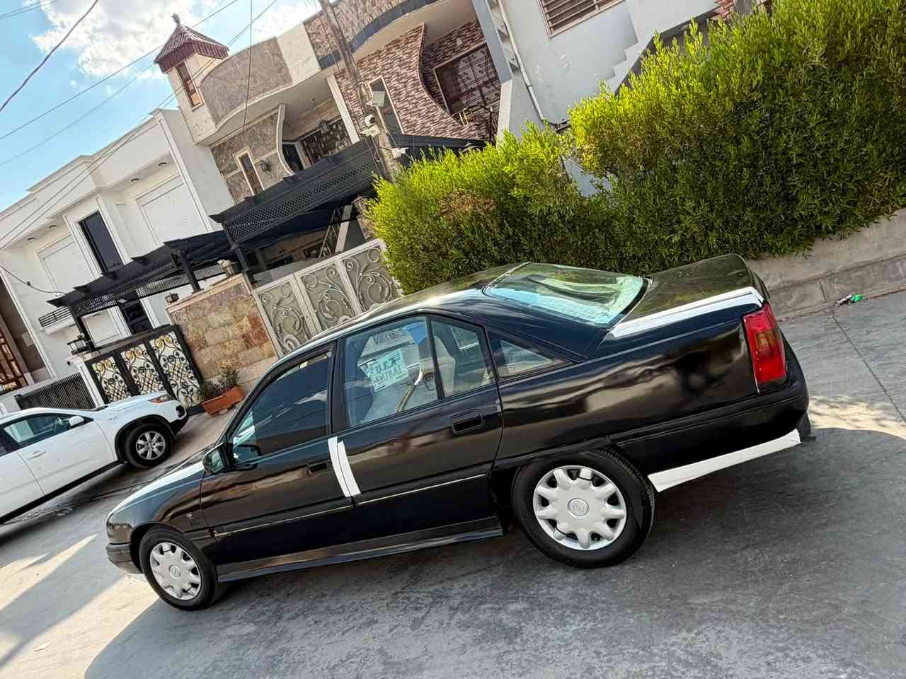 للبيع اوبل اوميكا موديل 89مشروع وطني سنويه جديد لغايه 2028رقم كركوك دفتر بنزين بدون ضرب صبغ عام للجماليه مكينه20 بشرط سعر28 مكان كركوك للستفسار ***********
