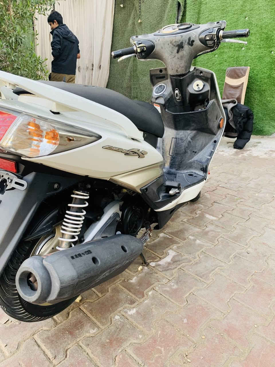 سلام عليكم دراجه سكنس فحل كوري لبيع العنوان بغداد شعله قطاع الرابع قرب أسواق نوتلا  السعر  مليون وبيه مجال  وما صارله شهرين من نازله من الرمبه  ومكفوله كفاله عامه
الرقم ***********
