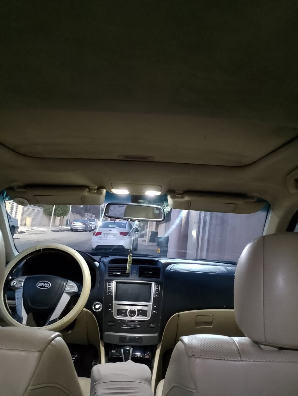 للبيع سياره بي واي دي موديل 2014فول مواصفات بصمه بس كير عادي السعر 50وبيها مجال الاتصال على الرقم ***********
