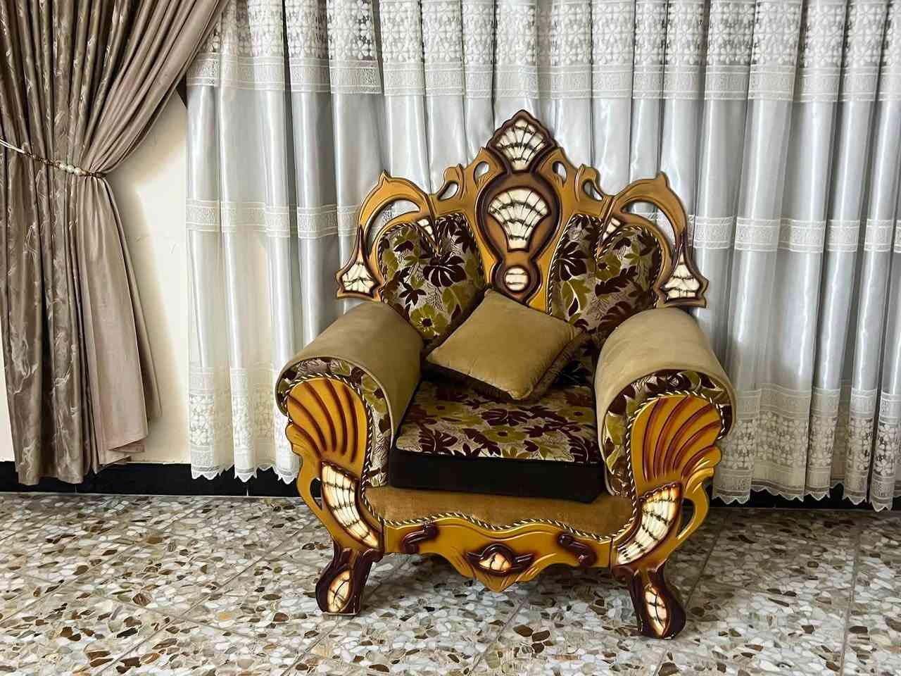 السلام عليكم تخم عدد ٢نفس التفصال السعر الواحد مليون وبي مجال عشر مقاعد الرقم لاستفسار ***********
