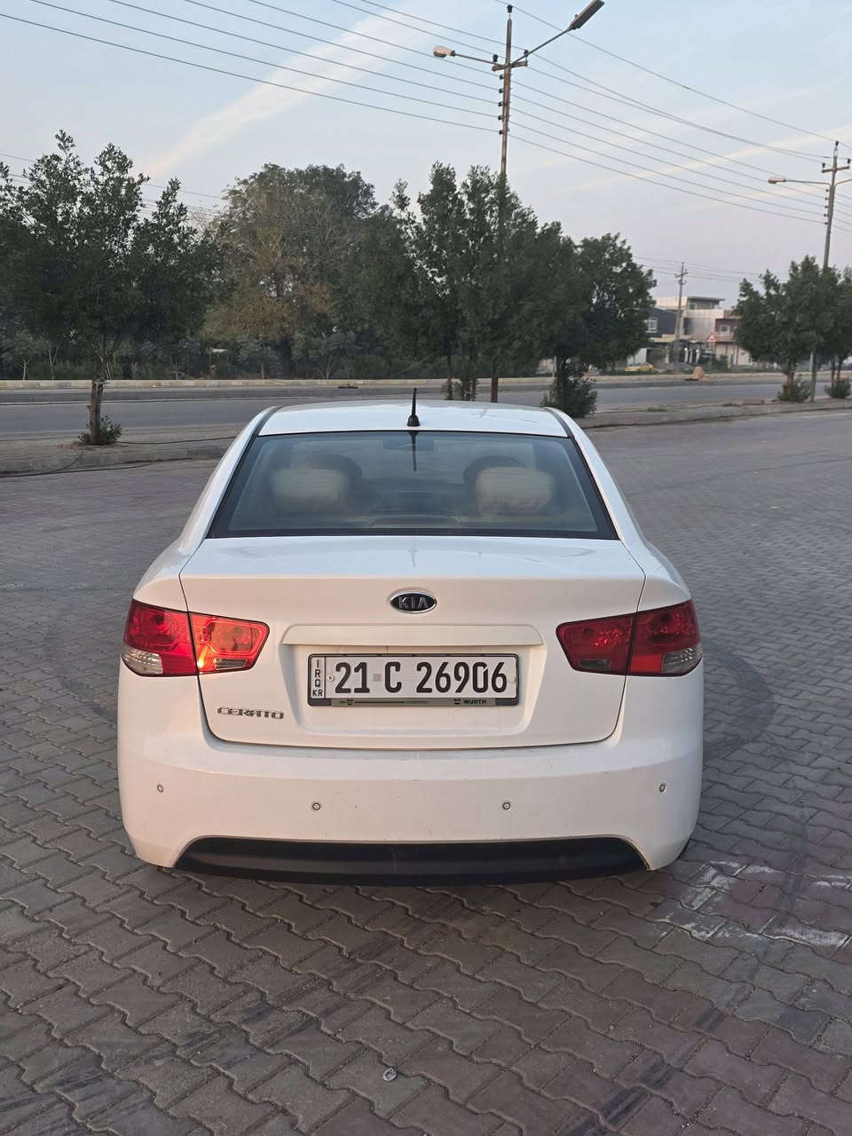 السلام عليكم 
كيه سيراتو 2011
مكينه 1600
بدون صبغ  والسونار موجود ويه الصور 
وارد خليجي
كير مكينه شرط
رقم سيلمانيه رقم انكليزي سنويه حد 2029
مكان ديالى خانقين 
سعره 112 وبيه مجال 
الرقم ***********
