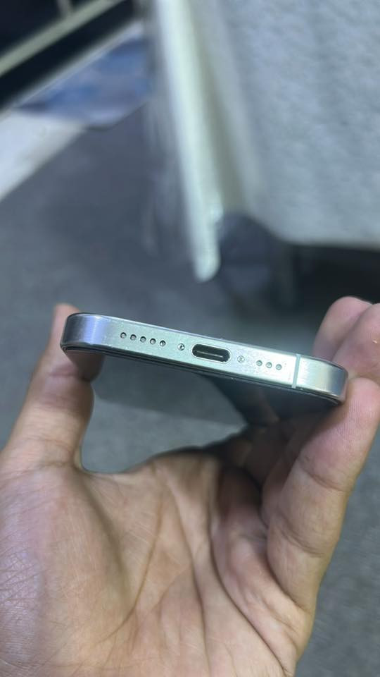 السلام عليكم

Iphone 15 pro فقط برو
ذ١٢٨
بطارية ٨٩٪؜
دبل سيم كارت
لون ابيض فقط الشاشة بيها شخوط
باكيته وملحقاته كامله

للبيع بسعر ٦٥٠ الف
او للمراوس مع شيى اعلى وانطي فرق
بغداد الكرادة 
***********
