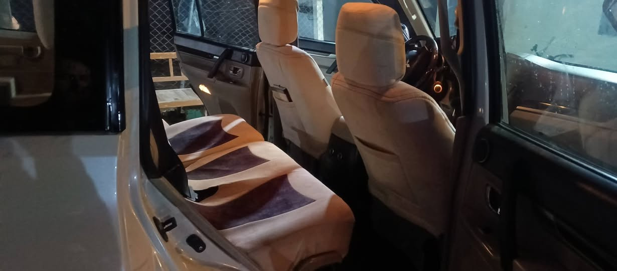 للبيع 
موديل 2010
بيه صبغ جاملغ وباب  عكس السائق 
السعر 130$
***********
