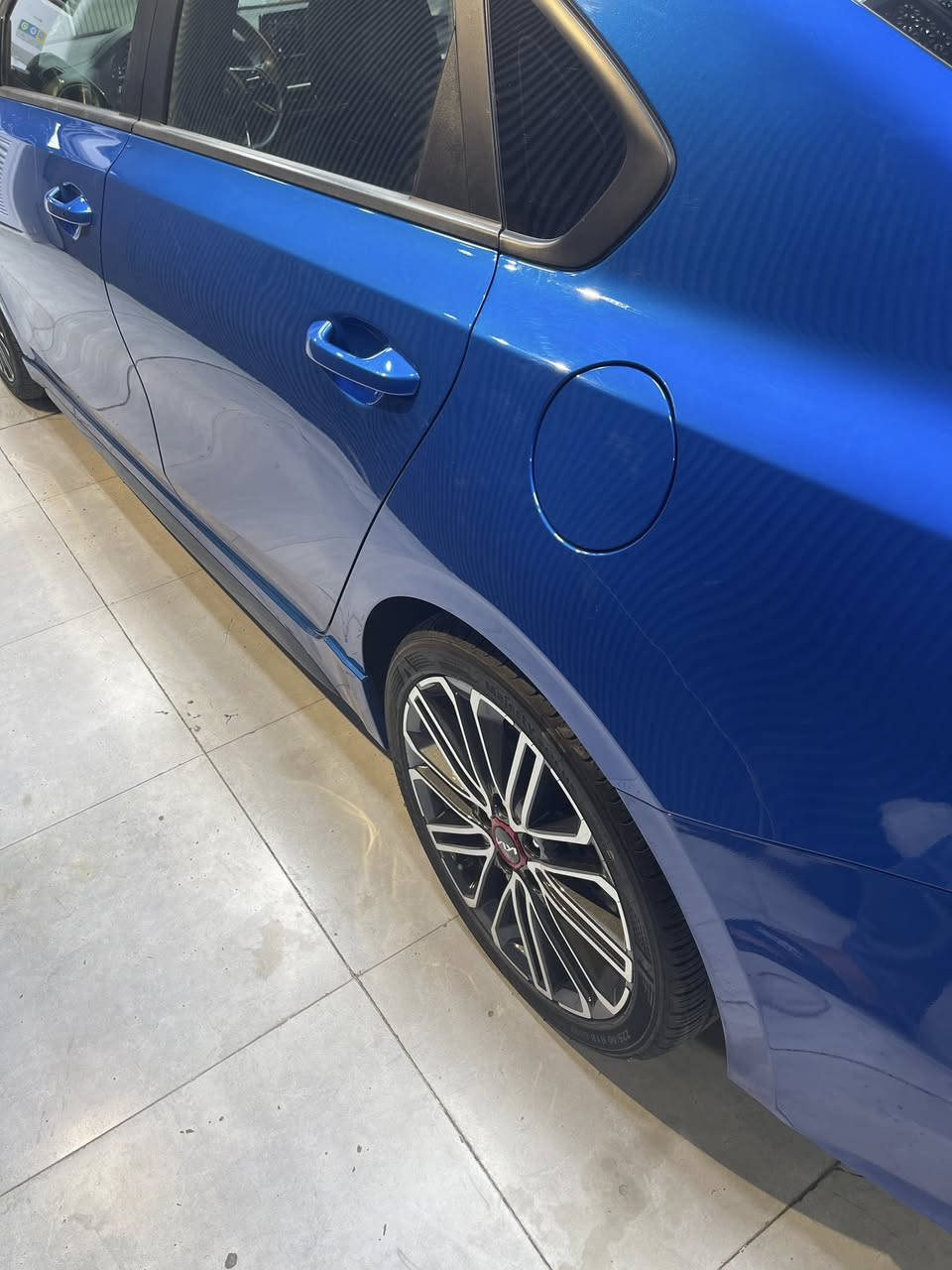 للبيع: كيا فورتي موديل 2024 – فئة GT | لون أزرق

📍 المكان: البصرة
📅 الموديل: 2024
🎨 اللون: أزرق
⏱️ الممشى: 7,000 ميل فقط يعني زيرو
⚙️ القير: أوتوماتيك
⛽ الوقود: بنزين
🫆: بصمة تشغيل عن بعد 
🛠️المحرك 1.6 تيربو-201 حصان
🛠️ الحالة: نظيفة جداً / استخدام خفيف
📆: مرقم بصرة وجاهز 
📊: كفالة عامة / ضررها تقرير مياه امطار 
✨ مواصفات GT:
 • شاشة كبيرة + نظام آبل كار بلاي وأندرويد أوتو
 • كامرة خلفية + حساسات
 • جنوط رياضية
 • مقاعد رياضية
 • مثبت سرعة
 • تبريد ممتاز
وهواي بعد مواصفات 

🔎 السيارة شرط الفحص وما بيها أي ملاحظات

💰 السعر: 170 وبيها مجال 

📞 للتواصل:***********
