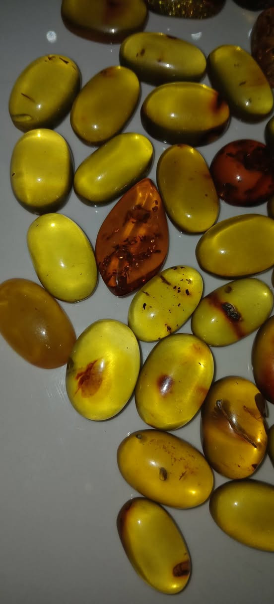 فصوص خواتم كهرب حر 
طول اصغر خرزة ١ سم 
سعر الحشرية 20 ألف وغير الحشرية10 الاف


**إذا كنت صاحب هذا الإعلان وتريد حذفه لأي سبب، رجاءا أرسل رسالة إلى الدعم الفني**