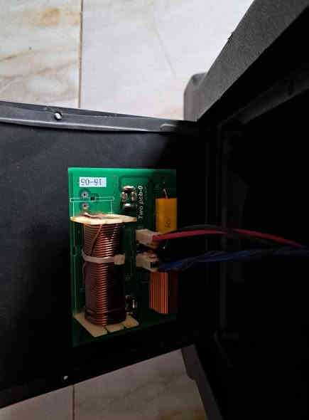 زوج سماعات مونتاربو حجم البه ١٥ انج السعر ٢٥٠ الف 
ديالى خان بني سعد ***********
