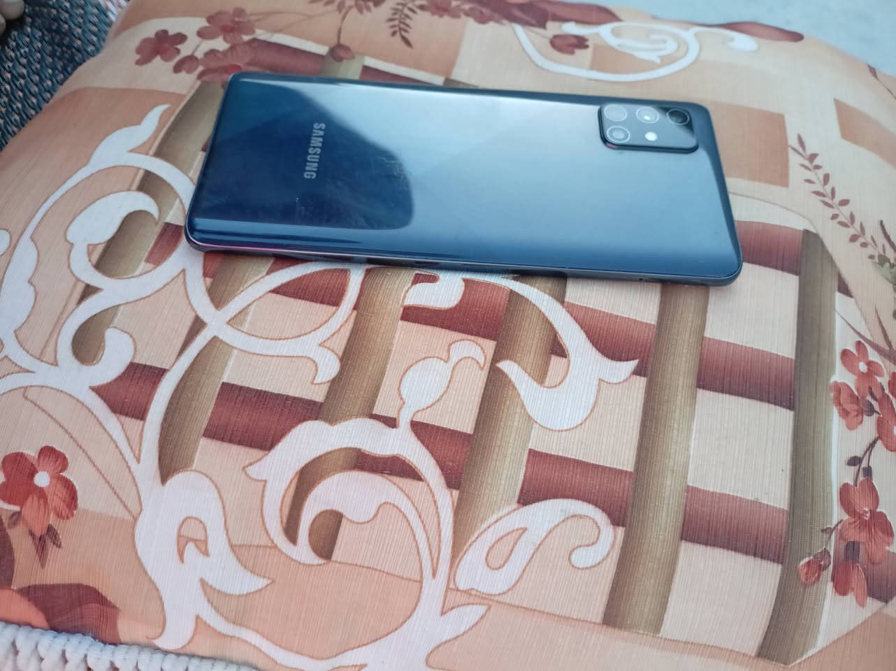 جهاز A71 فول نضافه سعره 120 غراضه كامله جهاز شرط اي خلل يرجع مامفتوح شاحنه اصليه وياا مكاني الجانب الايمن الاقتصاديين *********** موشراي لاتخابرني
