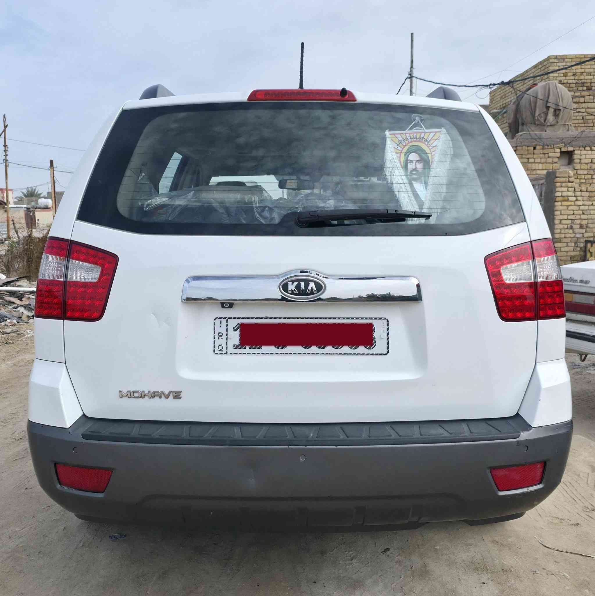 للبيع: كيا موهافي 2013 - باسمي
​المواصفات العامة:
​الموديل: 2013.
​الرقم: بغداد، رقم جديد وهزة جديدة، والسنوية باسم صاحب السيارة والتحويل مباشر.
​الكفالة والضمان (شرط الفحص):
​السيارة مكفولة كفالة عامة (من الضربة، الصبغ، والتبديل) صبغ شركة وبدن كلش نظيف.
​الحداية: بلاد وعلى وضع الشركة (نعومة تامة وبدون أي أصوات).
​الدعاميات: بلادية ونظيفة جداً.
​المحرك: صوته سليم وناعم جداً عند التشغيل الصباحي وعلى وضع الشركة.
​محرك وكير وفور ويل بشرط الفحص (قطرة نقص أو خلل ما بيها).
​الإضافة الاقتصادية (منظومة الغاز):
​السيارة مجهزة بـ منظومة غاز LPG من أرقى الوكالات العالمية.
​سعة الخزان: 60 لتر (المنظومة تحت الضمان واقتصادية جداً).
​المواصفات (فول 1/1):
​المحرك: 3800 (6 سلندر) عزم وقوة ونشاط.
​العداد: عداد ليزري بلادي.
​الجنطة: شفط كهربائية بلادية.
​البصمة: تشغيل وأبواب.
​الكشنات: جلد (كهرباء) مع نظام تدفئة وتبريد وذاكرة خزن (Memory Seat).
​المرايا: جانبيات قلاب مع البك (Reverse).
​القيادة: مثبت سرعة مع خيارات وضع القيادة (Drive Mode).
​السلايد: فتحة سقف شغالة.
​التبريد: 3 قطع (ثلج ماشاء الله) مع تحكم خلفي منفصل.
​الشاشة: شاشة كبيرة، كاميرا خلفية، وحساسات بلادية.
​الدفع: فورويل (4WD) جاهز وشغال 100%. 
السعر 165وبيه مجال وكلشي موجود بسوك والله يرزق الجميع 
للإستفسار الاتصال ***********
مكاني السماوه
