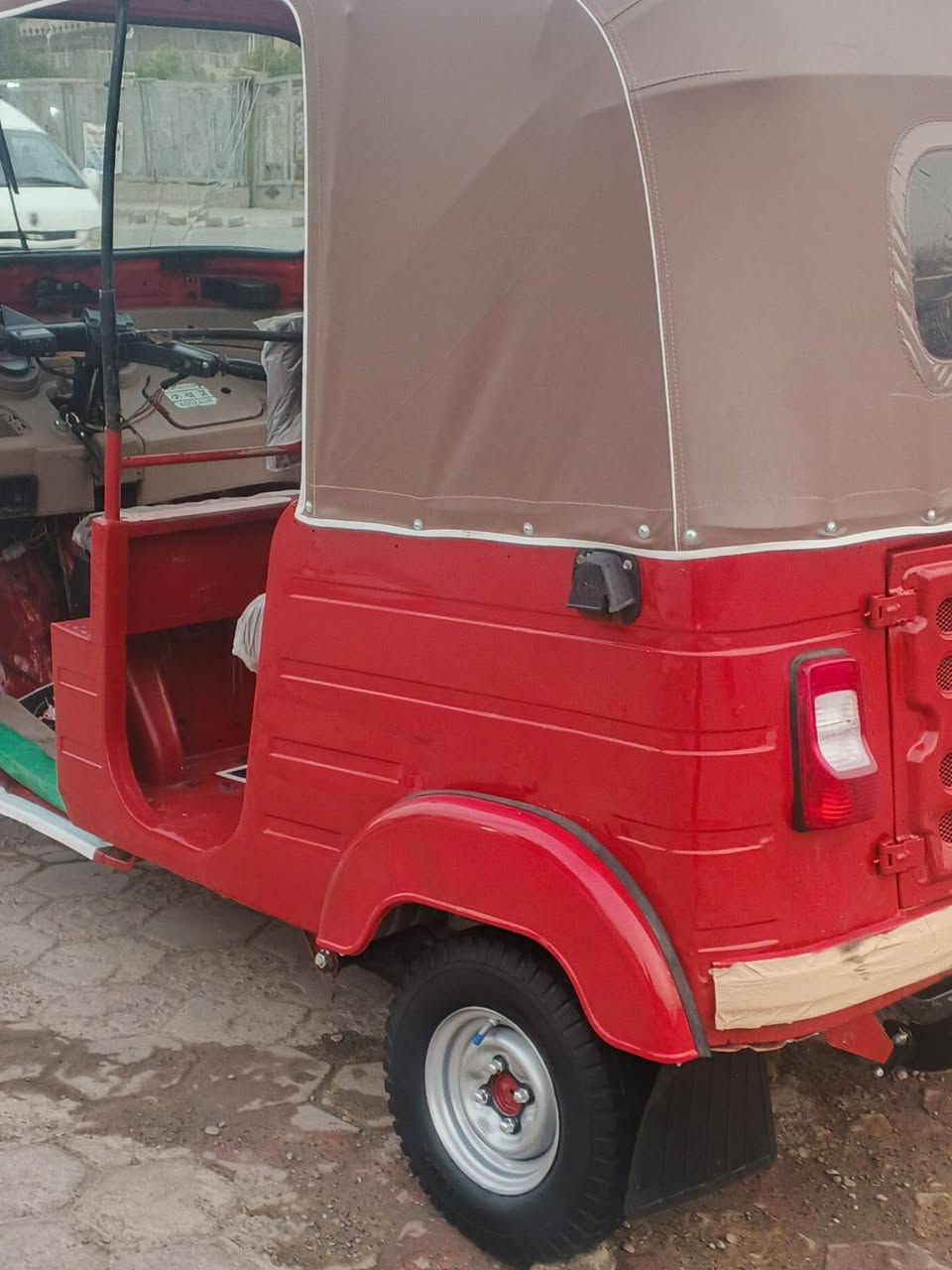 سلام عليكم تكتك موديل ١٨شهر١٢ كير مكينه اكسل خير من الله تخم تاير دوشمه جديدة جادر جديد مكينه لاتبخير ولا تنقيص قطره خياس مابيه صبغ عام جماليه رقم سنويه تحويل ثاني كهربيات كله شغاله كل نقص مابيه مكاني بغداد الغزاليه السعر ٥٢٠٠ وبيه مجال
***********
