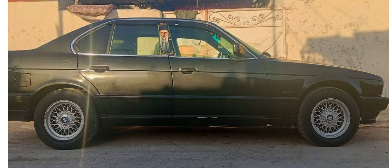 السلام عليكم
بي ام ٥٣٥ موديل ١٩٩٠ كير ومكينه خير من الله مابيها ضربه تحويل مباشر  مصبوغه حزام للجماليه  السعر ٥٢ 
***********
