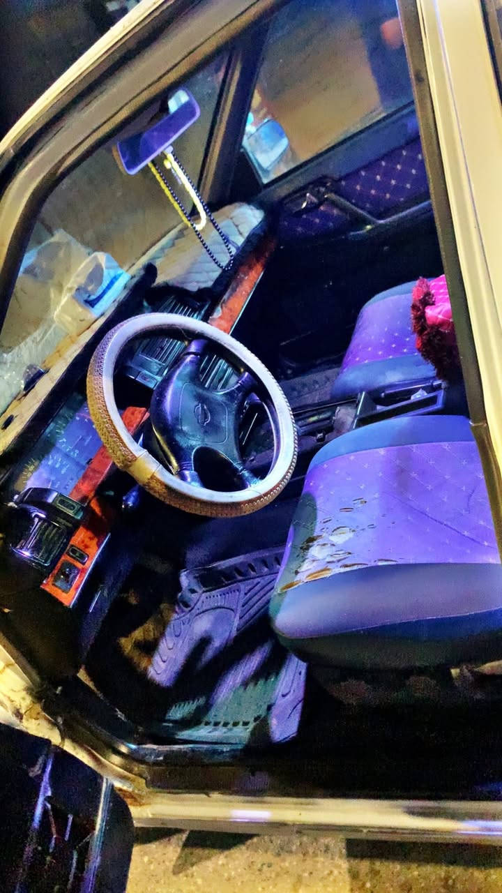 نيسان موديل ٩٩رقم النبار نضيفه محرك ونجي السعر ٤٠وبيه مجال ترهم مراوس *********** مكاني رمادي
