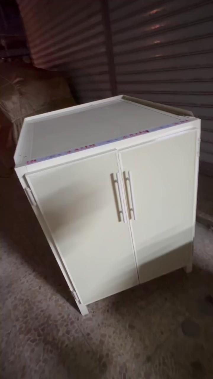 السلام عليكم ميز الارتفاع 100
العرض 90

الطول 75

السعر 170 وبي مجال بعده جديد مامستخدم
***********
