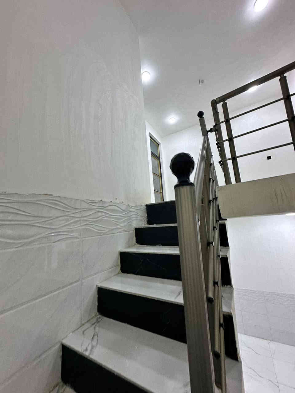 يالله 
السلام عليكم 
يعلن مكتب الوسام الذهبي عن وجود دار للبيع مساحته 120م
طابو زراعي سند حديث 25

تفاصيل الدار تسليم مفتاح مباشر 
طابقين 
الطابق الأول  صاله غرفه +سويت 
مطبخ كيلدور 
الطابق الثاني 
غرفتين كيلدور مجمع صحيات 
بناء حديث درجه أولى 
باحدث التصاميم الهندسيه الحديثه 
 منفذ العمل  وسام ابو منتظر 
 
                                            العنـــــــــــوان 
حله /بابـــــــــــــــــــل. زوير الغربي 
التقسيم الثالث قرب الملعب
السعر.     100.  مجال بسيط 
تفاصيل  اكثر مراجعه المكتب أو الاتصال على الرقم الموجود في المنشور ***********
***********
