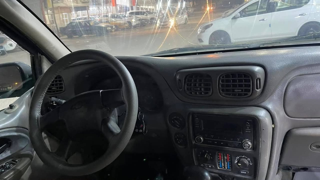 بلايزر ٢٠٠٤ مصبوغه عام جماليه 
مكينه بيه بخار
كير جديد
حداديه جديده
تبريد ثلج 
سعره ٥٠
***********
