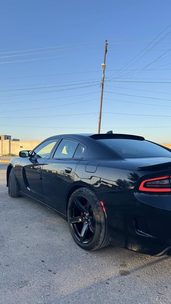 السلام وعليكم 
جارجر 2017 للبيع
مكينه 6سلندر Sxt محدثه GT عليها كزوز رياضي ريموت
تو ويل حداديه صدر جديد✅ 
 مكينه شرط مامفتوحه سياره مال بيت ستخدام شخصي 
سياره مامشتغله خط  
وارد كندي  سنويه جديده 
رقم سليمانيه شرط تحويل 
ضررها بوند وجاملغ  شرط بدون دواخل  موجود السونار👇
مكان السياره (موصل)التفاصل اكثر ***********
خاص مغلق السعر 163وبيها مجال ماشراي لاتخابر  
‏
