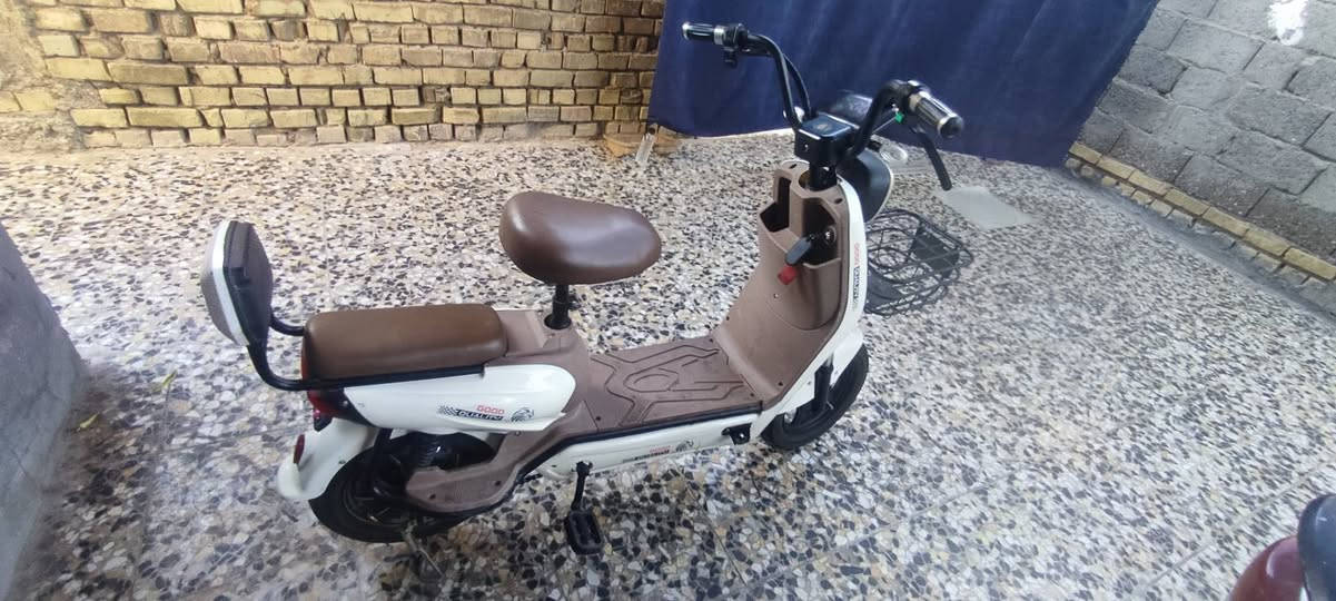 السلام عليكم
دراجه شحن للبيع 
سعر 150بيه مجال 
مكان بغداد العبيدي 
الرقم ***********

