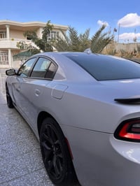 جارجر 2023 مواصفات  شاشة كبير  كشن حضن  حساسات خلفية  حادث شخط بالباب ...