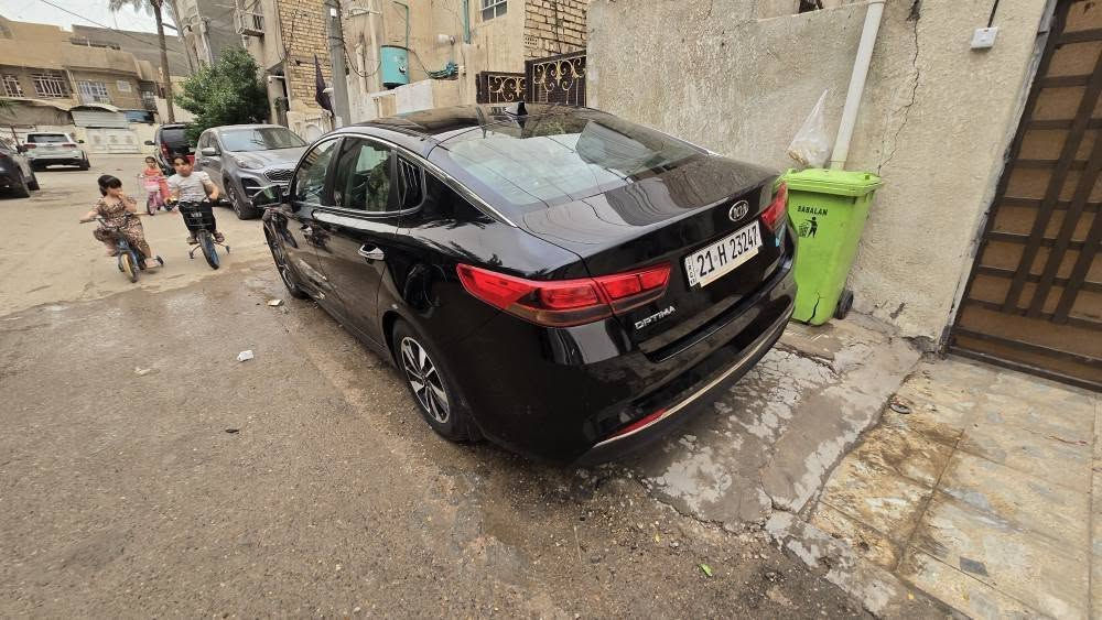 كيا اوبتيما ٢٠١٨ وارد امريكي للبيع او المراوس 
تدفئه تبريد خير من الله
المحرك والكير شرط ما مفتوح برغي بيهن 
محرك ٢٤٠٠
المواصفات 
بصمه 
اشاير بالمري
شاشه
كامره دواره
كرسي كهربائي
ميموري
مري شفط
نقطه عمياء 
حساسات خلفيه 
تدفئه بالكشنات
٣ انظمة قياده 
السياره حادثها بنيد وجاملغ
وباسمي السياره
حداديتها ٨٠% شرط الفحص السياره جاهزه من كلشي بس بيها دراين شفت صفحه السايق بقه بس هوه يرادله تبديل والباقي كله كفاله 
السعر١٤٨ وبيها مجال للشراي
*********** بغداد, العراق
