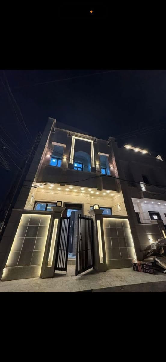 #للايجار_في_السيدية
‎بيت مساحه 50 متر مودرن مدخلين موقع خلف شارع الخيزران قرب
الخدمات
يتكون من
ثلاث غرف نوم مطبخ صاله خدمات
صحيه عدد 3

للاستفسار الاتصال على: ***********
