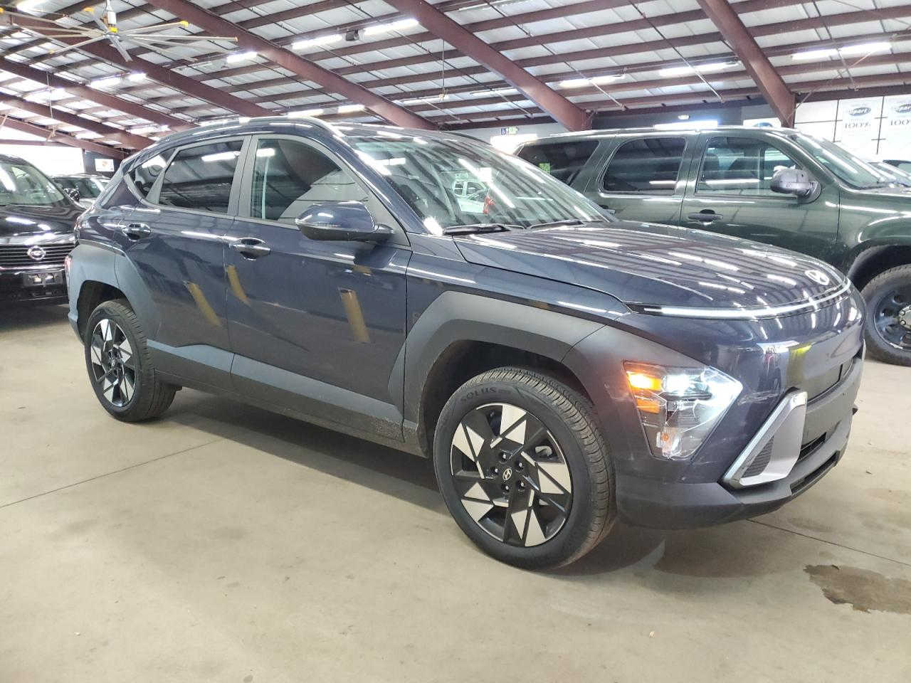 #اعلان_مزاد 
نوع السيارة : 2025 HYUNDAI KONA SEL
حجم المحرك : 4 سلندر 2.0
تاريخ المزايدة: الخميس 2026/ 1 /8 
وقت مزاد السياره :السادسة مساءا 
مدة وصول السيارة : من 55 الى 70 يوم 
سعر السيارة : حسب تاريخ المزايدة المذكور أعلاه
الضرر والمواصفات : حسب الصور المرفقة
يمكن ان يتم ادخالها عن طريق كتاب الشهداء* 
نود اعلامكم ان ما ينشر على صفحتنا هو نموذج بسيط من سيارات المزاد
للمزيد من المعلومات يرجى الحضور الساعة السادسة مساءآ الى مقر الشركة الكائن في بغداد-زيونة-شارع الربيعي-مجمع الشراع التجاري 
المبيعات : *********** 
*********** 
رابط كروب على الواتساب: 
https://chat.whatsapp.com/IIc5i1wAskBIlIJ3GtWp2h
