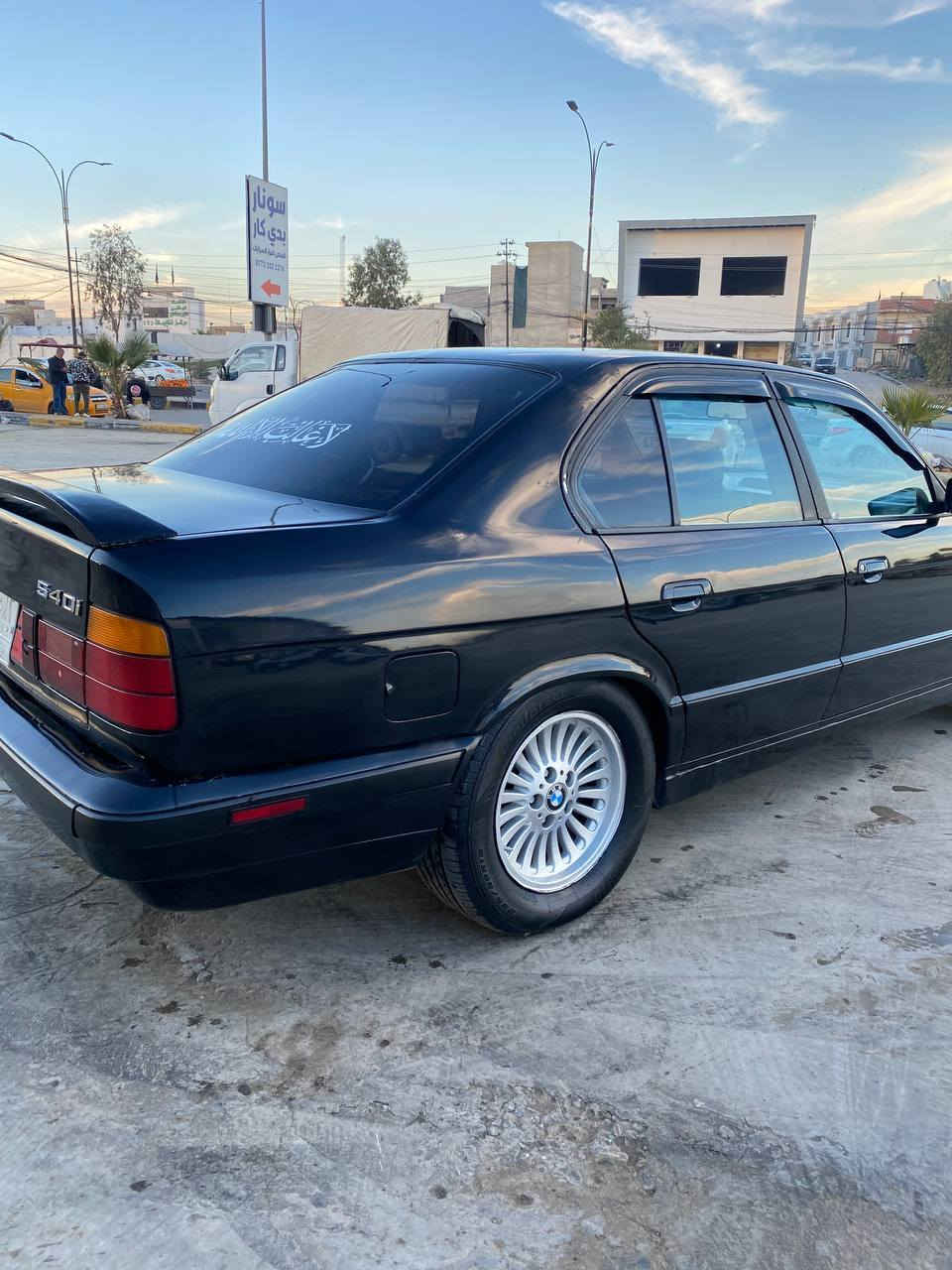 السلام عليكم سياره بي ام 540  v8 اصل  موديل 93 مكينه وكير شرط جدد فول بس كير عادي مصبوغه جماليه جديد اسود ملكي غرفه صاج جديده ويه الارضيه  اربع جامات كهرب منضومه تبريد كلها جديده تبريد قطعتين ثلج ❄ تدفئه نار 🔥طخم امامي وخلفي كلو جديد طخم تاير 
جديد وايرمنيه كلها شرط شغاله مابيها شي مايشتغل رقم وسنويه مشروع وطني جديد 2029 شرط التحويل سياره ترايك للبصره جاهزه مابيها نقص السعر 71   ورقه وبيها مجال للشراي للستفسار الاتصال على الارقم ***********
*********** مكاني موصل حي البكر
