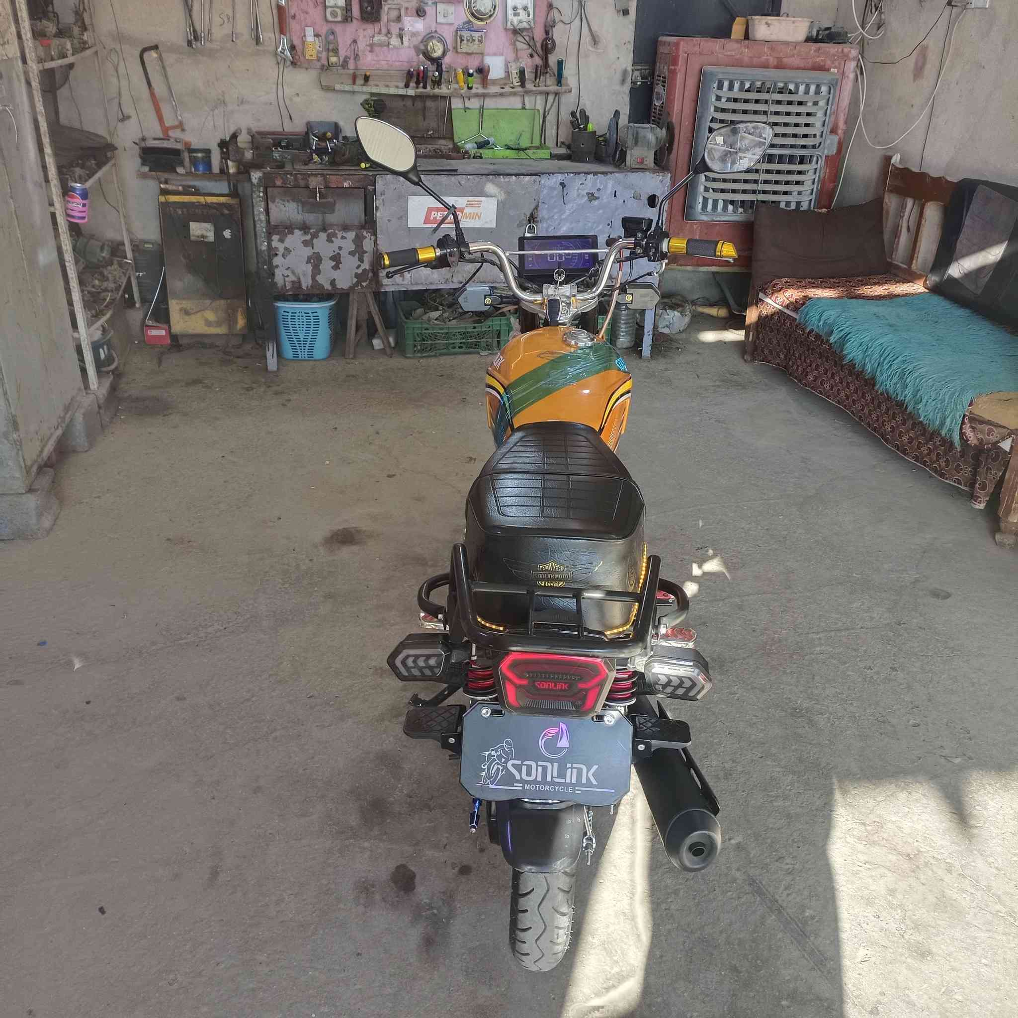 سلام عليكم للبيع سولنك 2025 محرك 200 *********** مكان رمادي شارع 40
